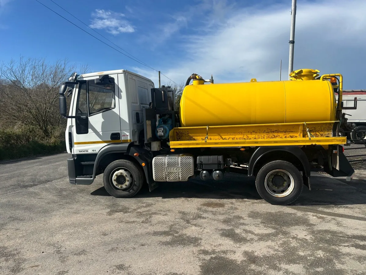 Iveco vacuum tanker - Image 3
