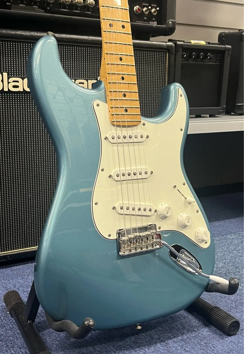 Fender Stratocaster Player Series 2018 - Image 3