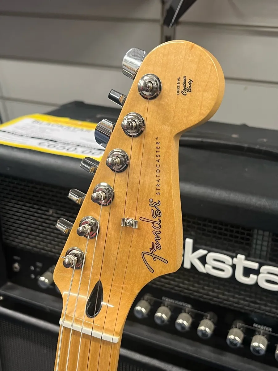 Fender Stratocaster Player Series 2018 - Image 4