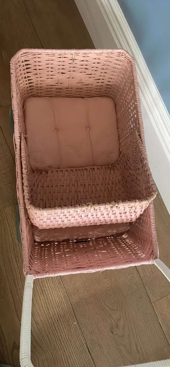 Olli Ella Rattan Strolley Doll Pram – Dusty Pink - Image 4