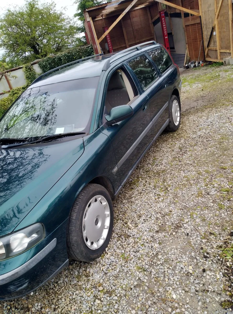 Volvo V70 2.0t - Image 1