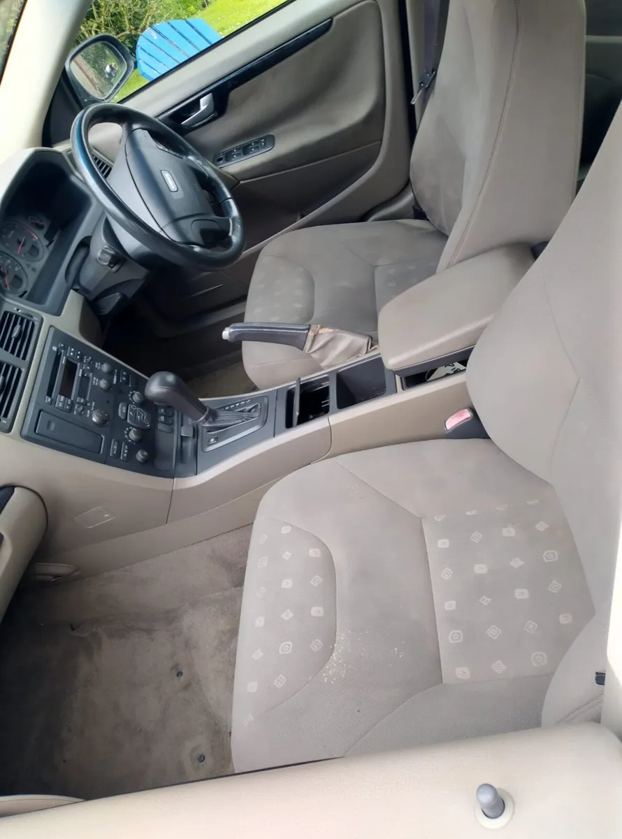 Volvo V70 2.0t - Image 2