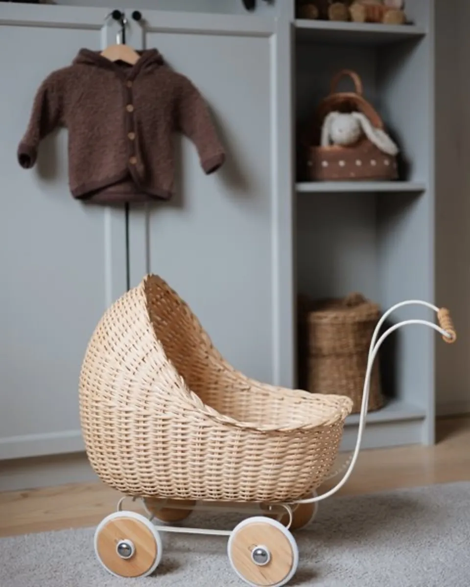 Small Stuff Wicker Dolls Pram - Image 1