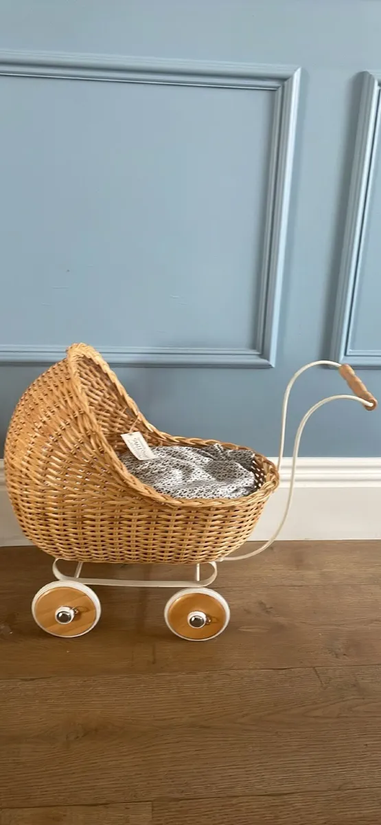 Small Stuff Wicker Dolls Pram - Image 2
