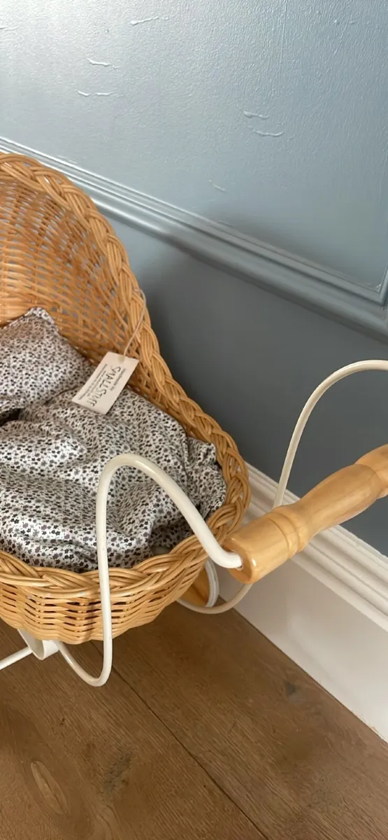 Small Stuff Wicker Dolls Pram - Image 3