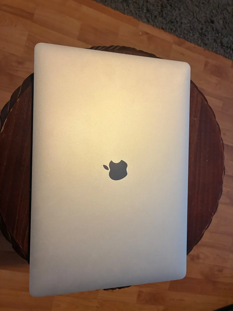 Apple laptop - Image 4