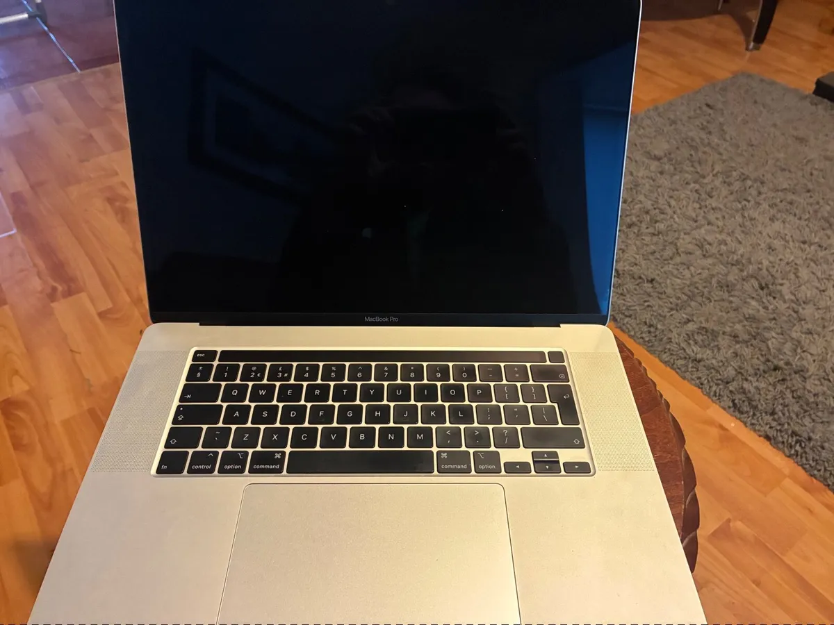 Apple laptop - Image 3