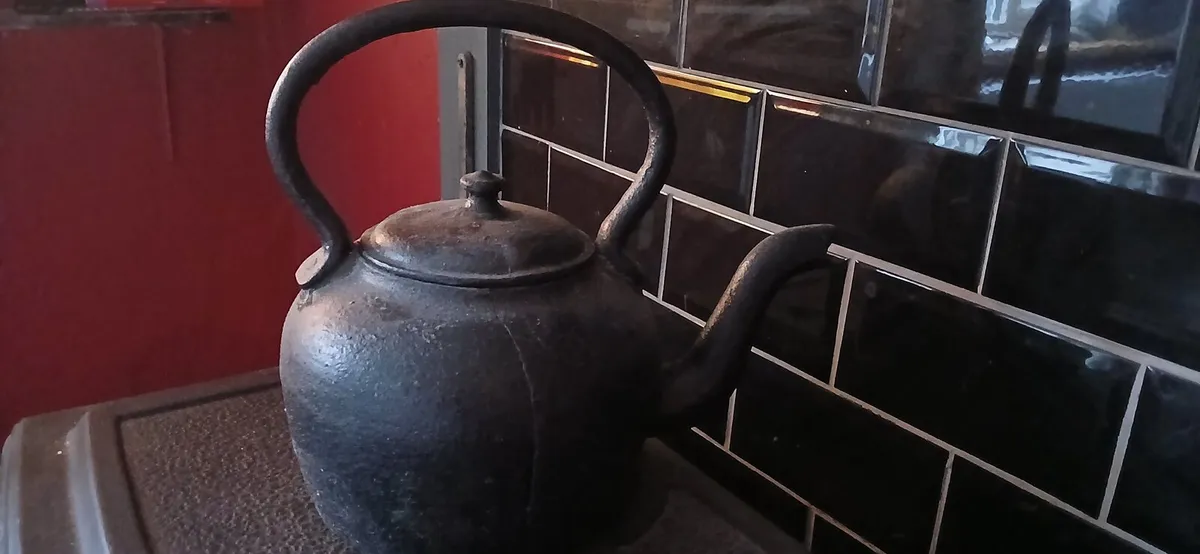cast iron kettle