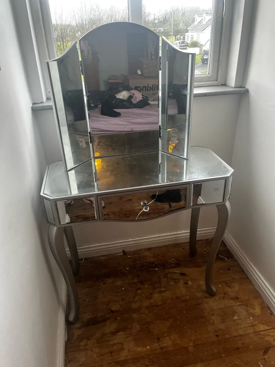 Dressing table - Image 2