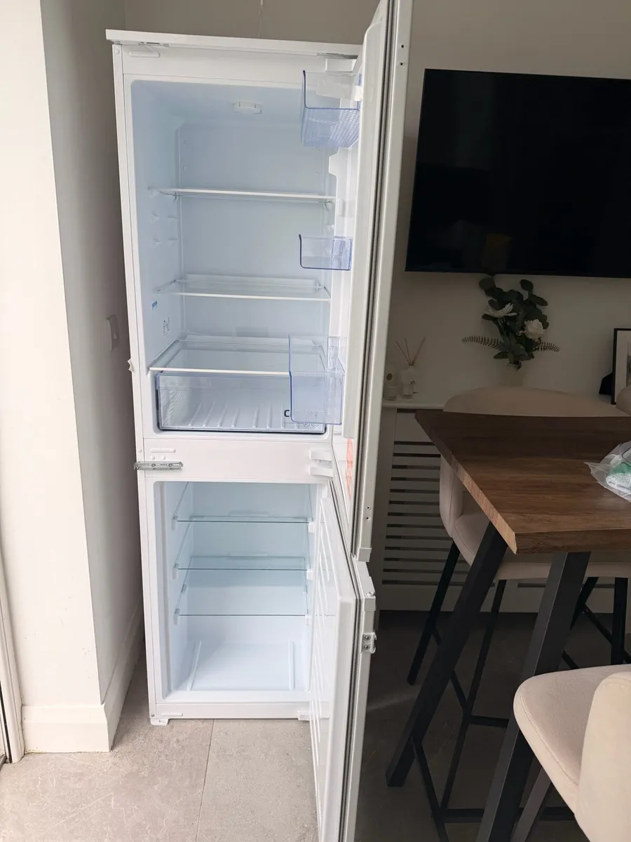 Beko Fridge freezer (integrated) - Image 1