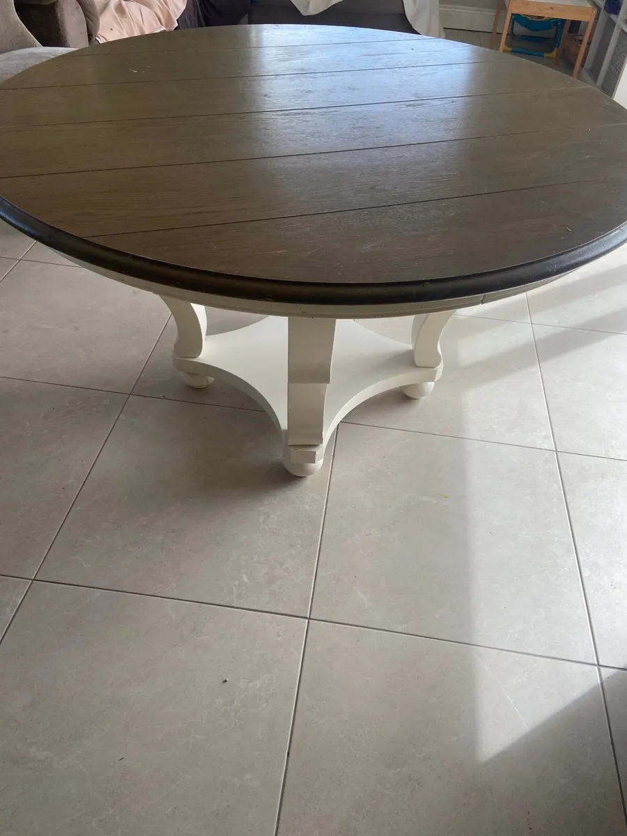 Dining table - Image 1