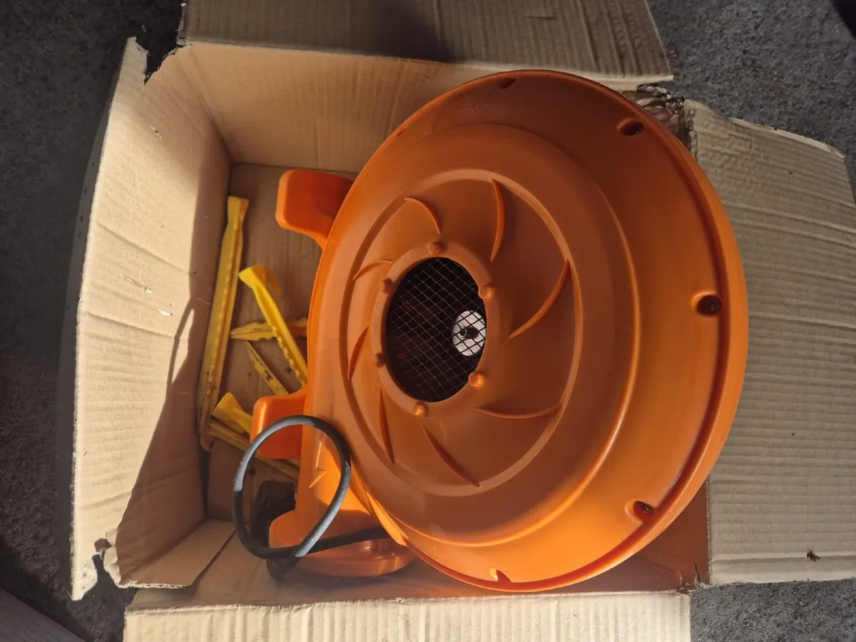 Inflatable Bouncy Castle RRP 180 - Image 2