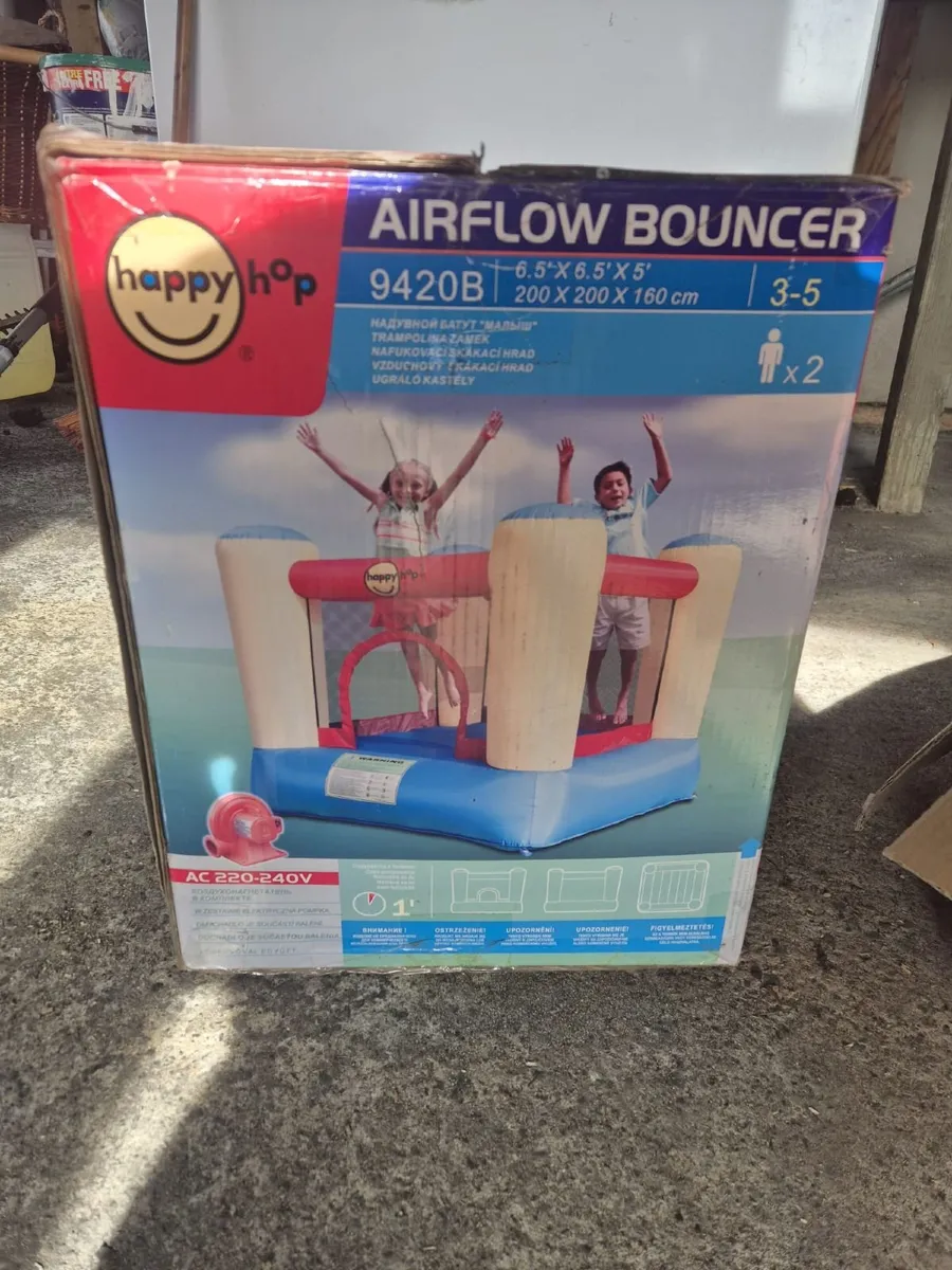 Inflatable Bouncy Castle RRP 180 - Image 1