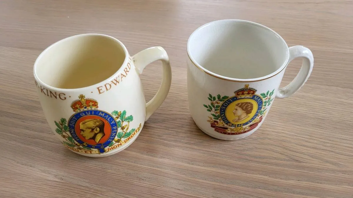 Pair of Coronation mugs - Image 1