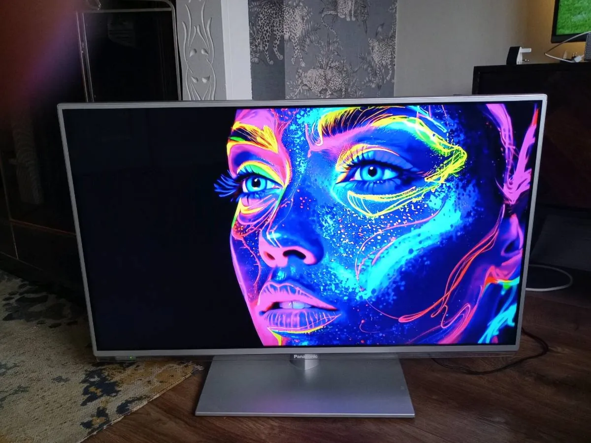 Panasonic 32" full HD SMART TV LE32E6B  FIRE STICK - Image 2