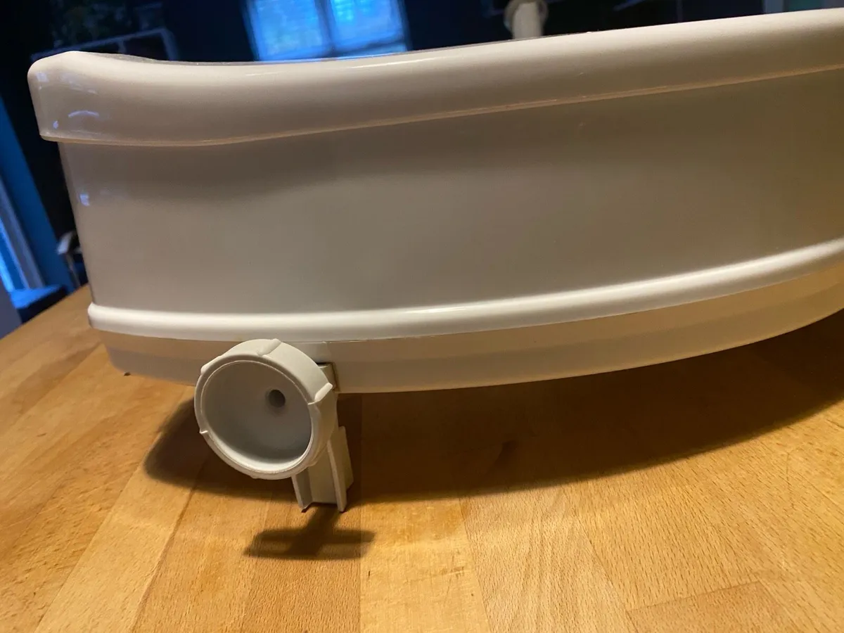 Raised toilet seat with lid - Image 4