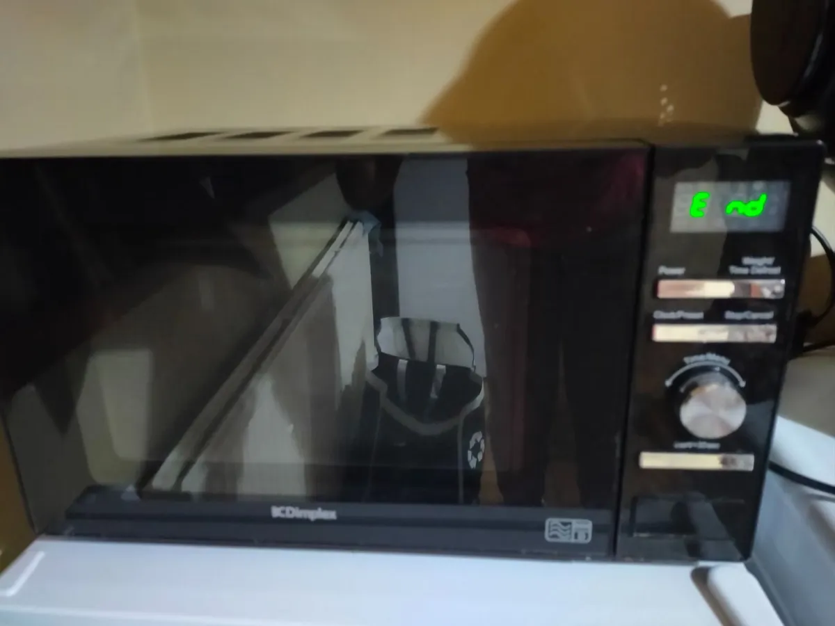 Dimplex 800W Digital Microwave – Clean & Working - Image 3