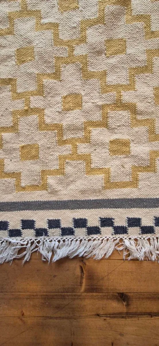 Large Rug - Image 2