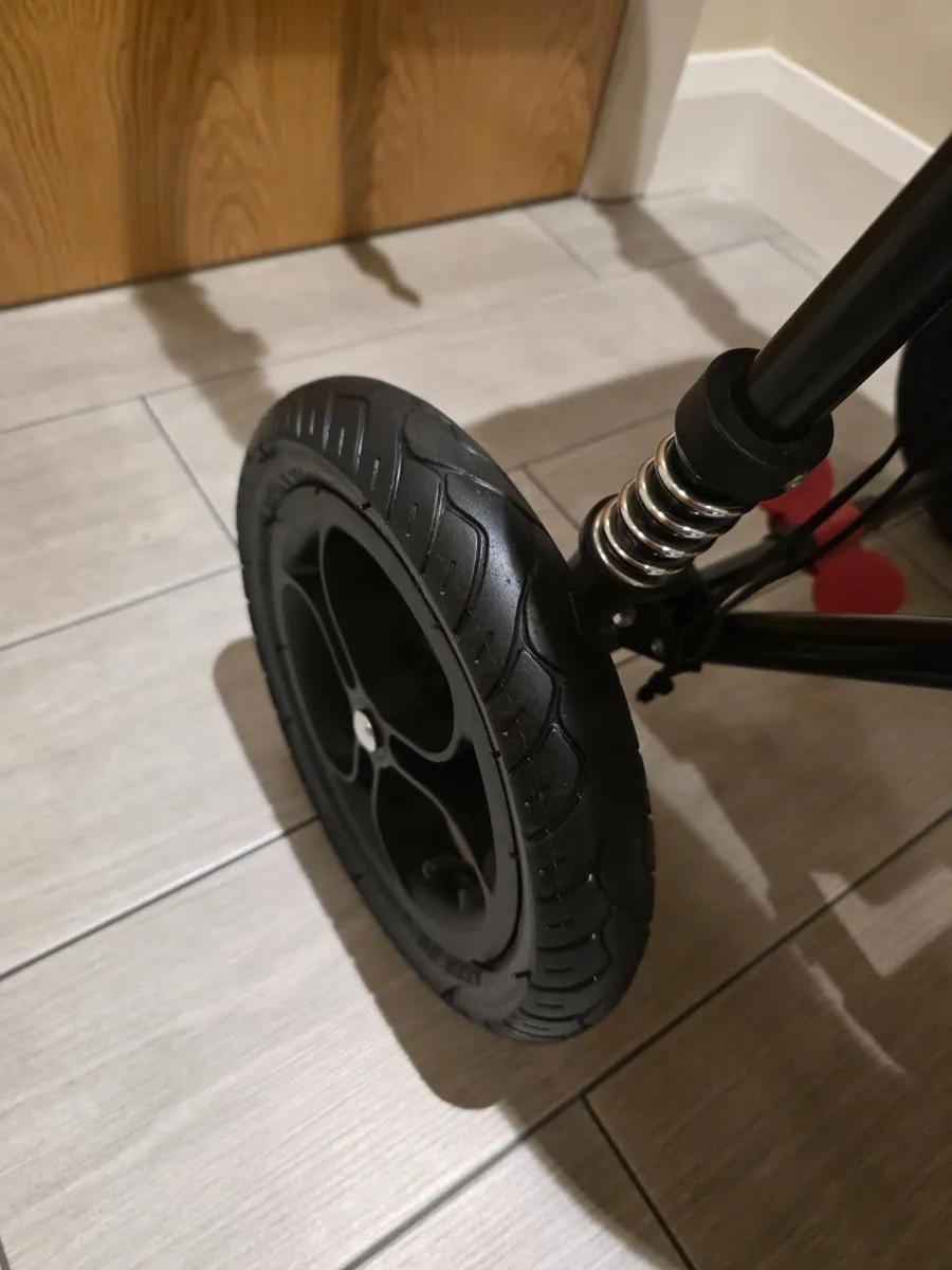 Out N About Single Stoller Super Condition - Image 4