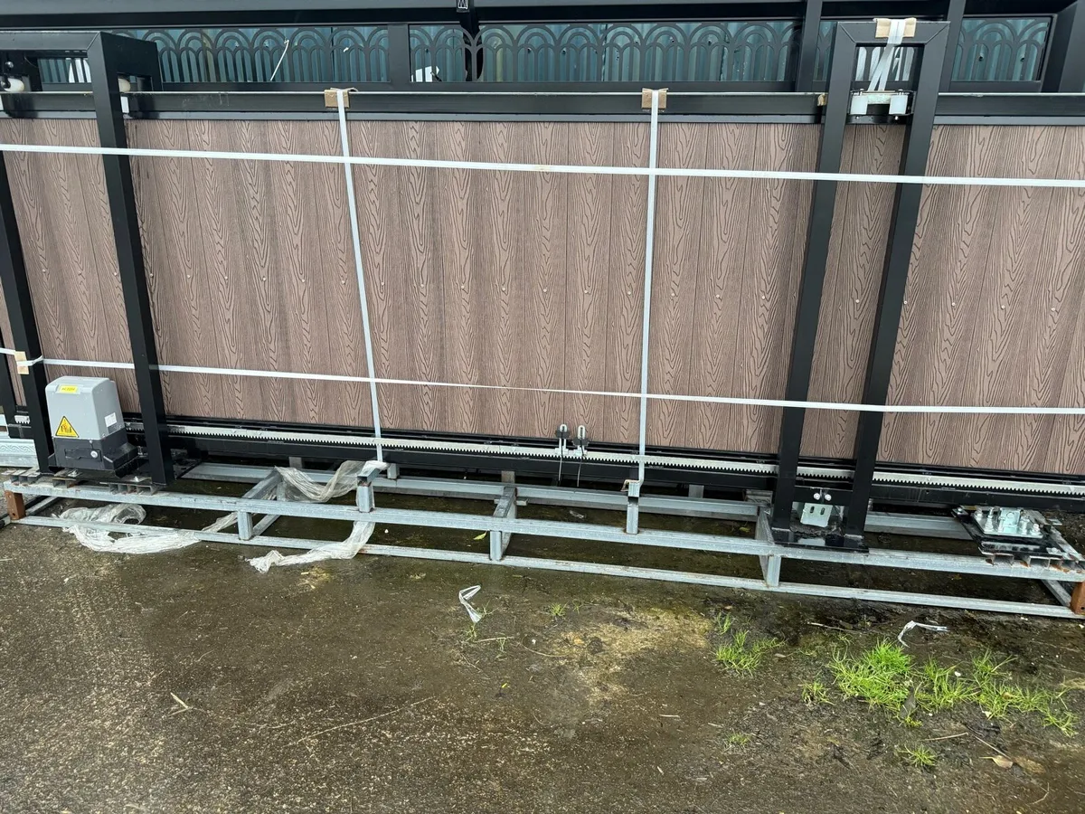 Electric gate - Image 1