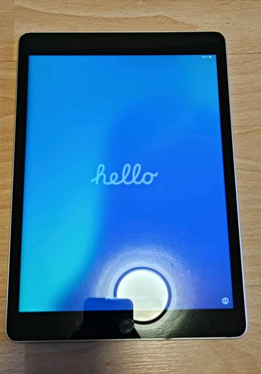 Apple iPad (9th Generation) - Image 1