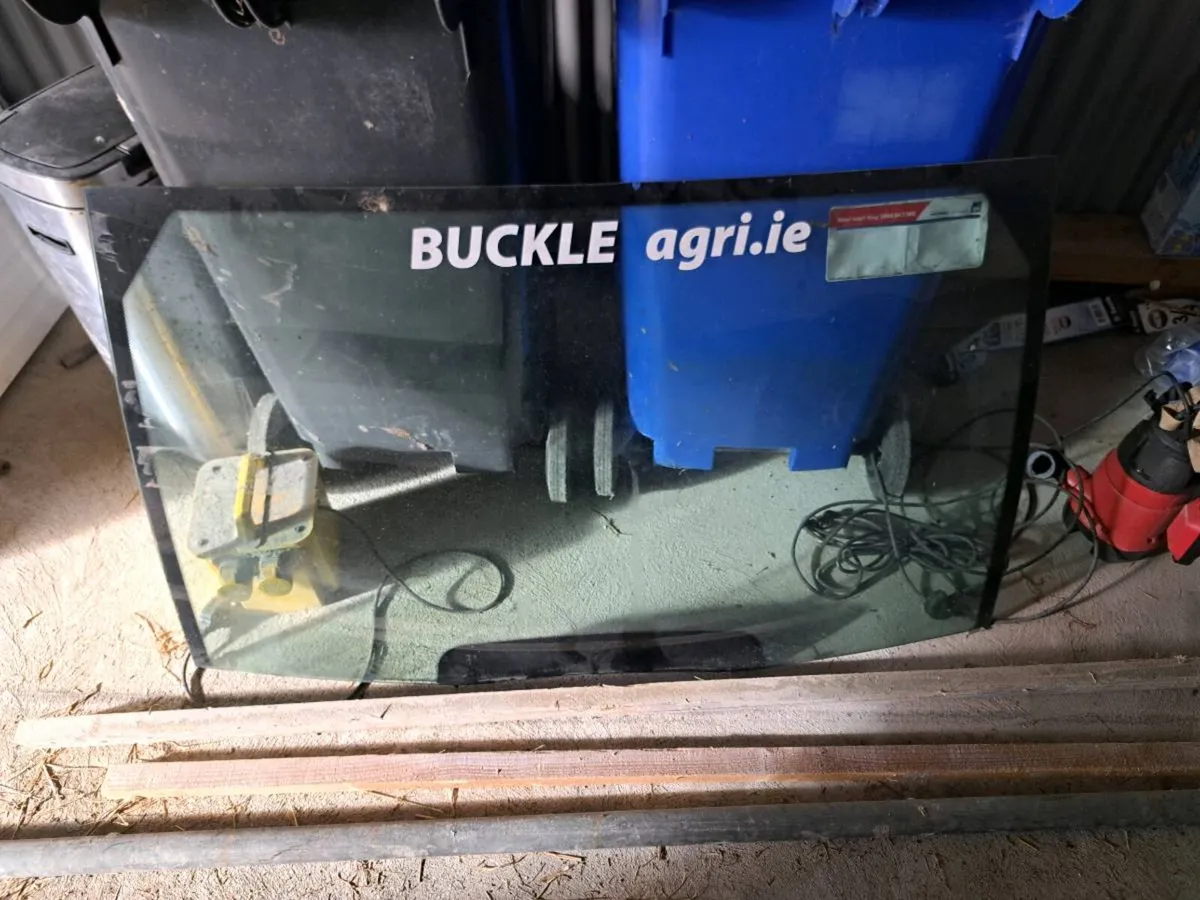 Case Mx or mccormick Mc  windscreen - Image 2