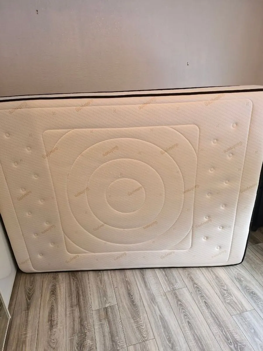 Bed and mattress - Image 2