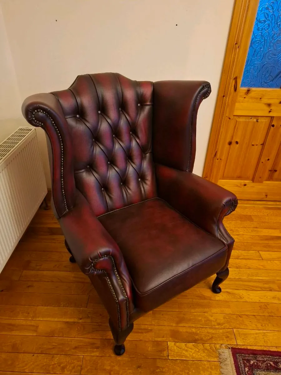 Chesterfield four piece suit - Image 4