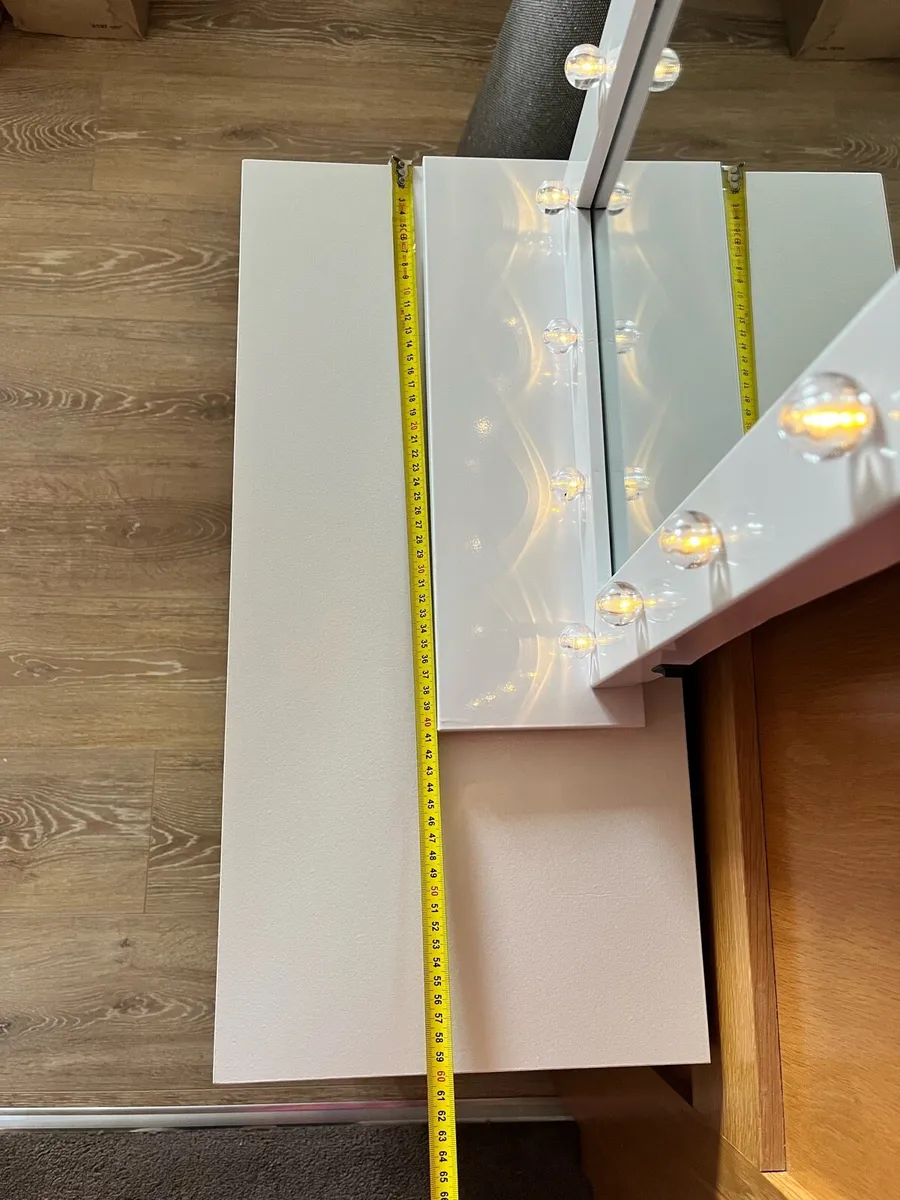 Battery operated light up mirror. - Image 3