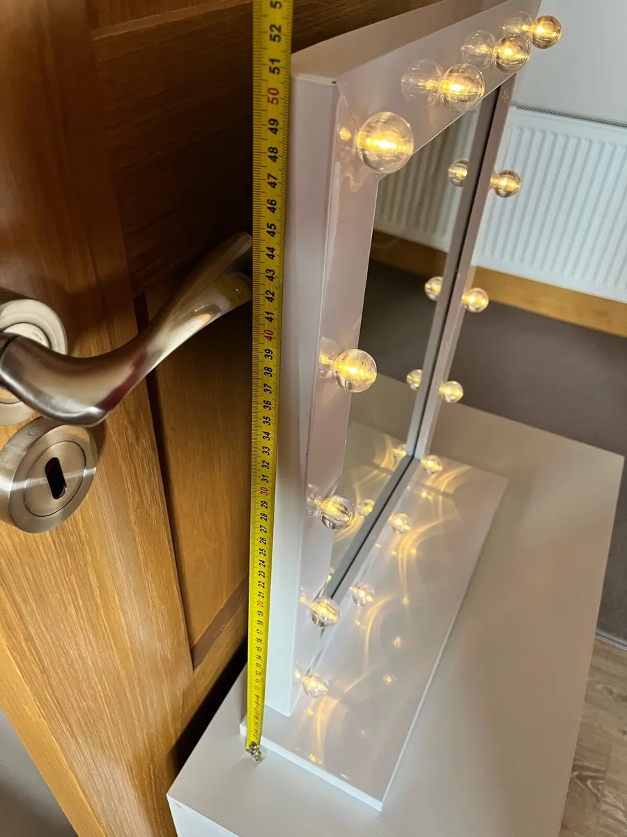 Battery operated light up mirror. - Image 4