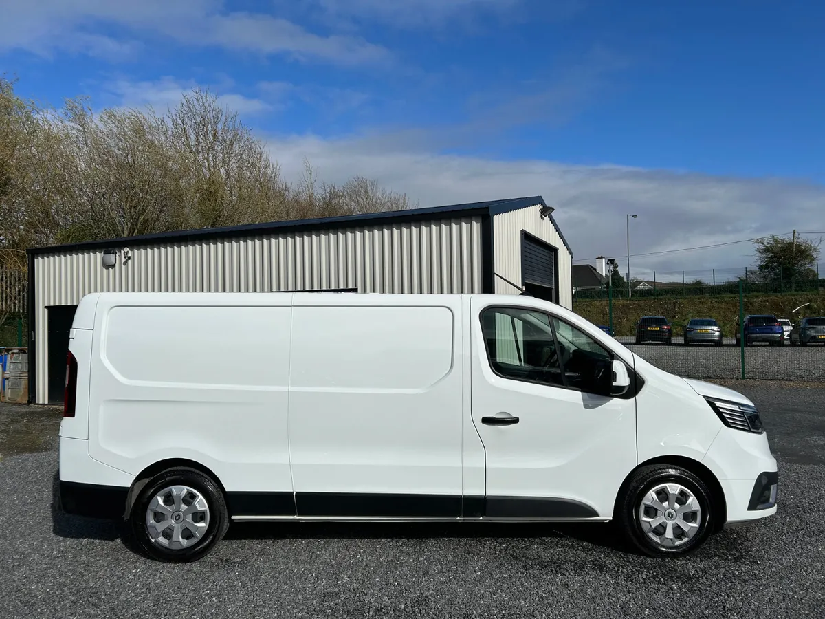 RENAULT TRAFFIC SPORT 2.0DCI LWB NO VAT - Image 4