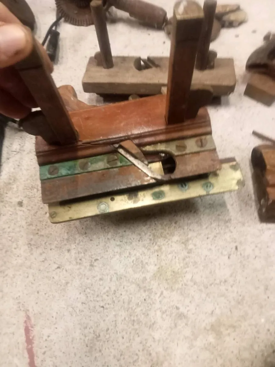 Selection of old wood planes and a level - Image 1