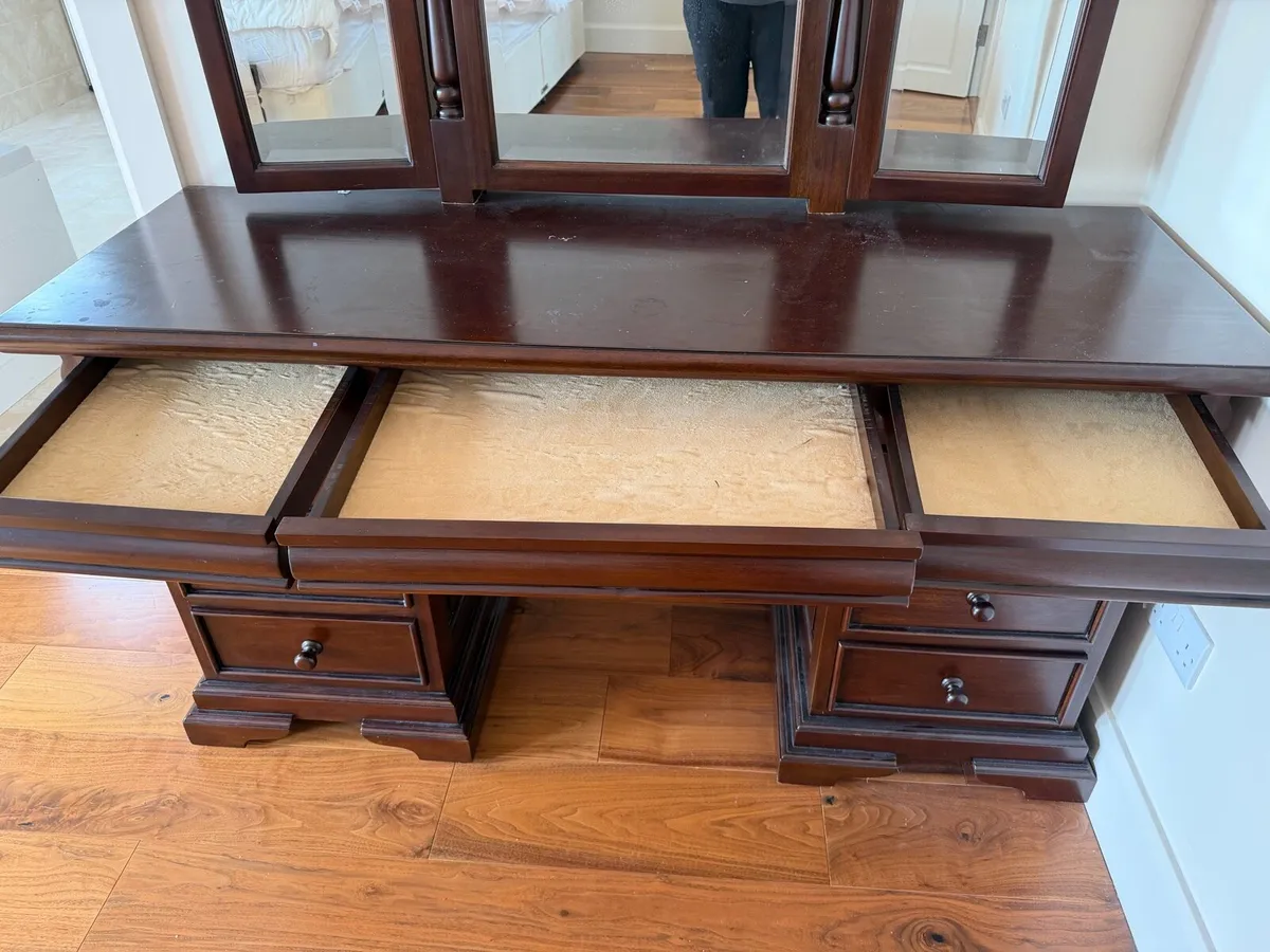 Dressing table - Image 2