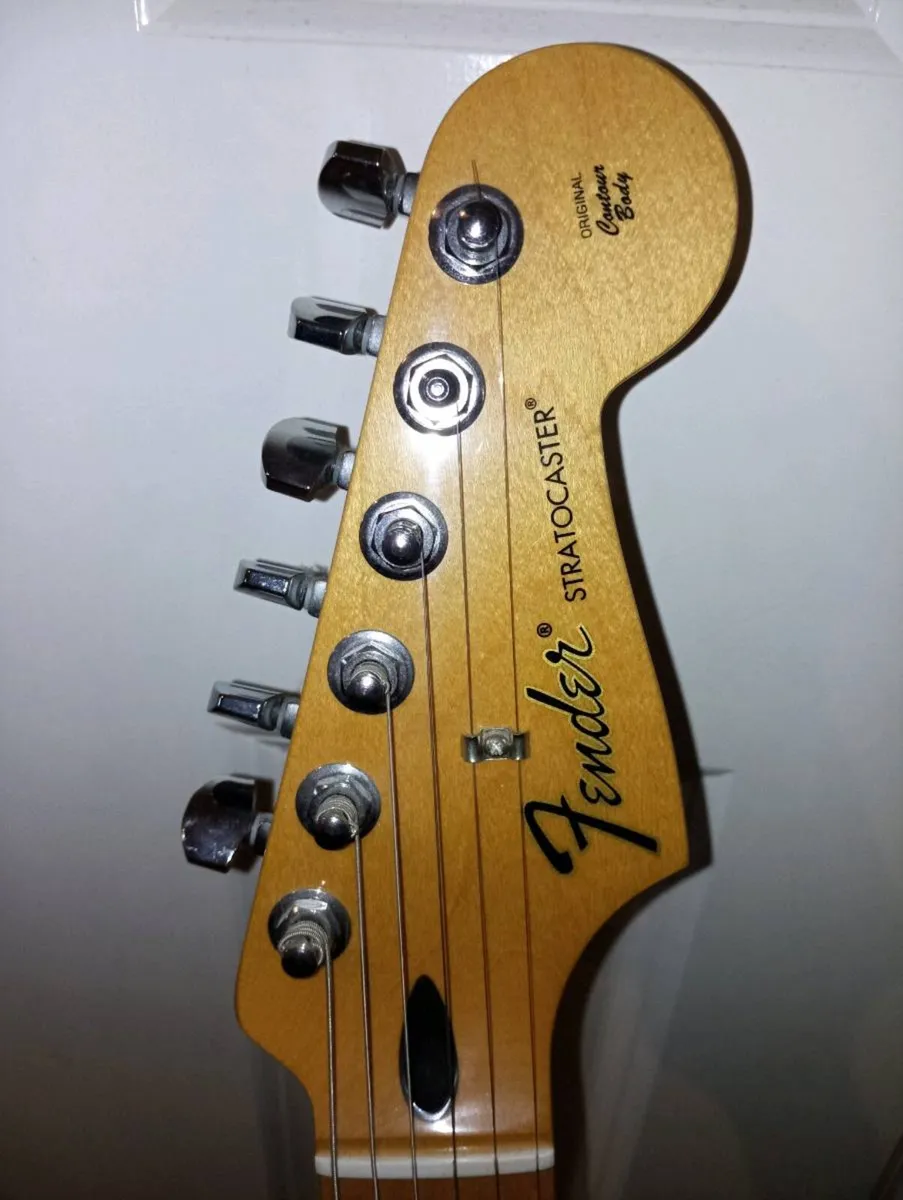 Fender Stratocaster - Image 4