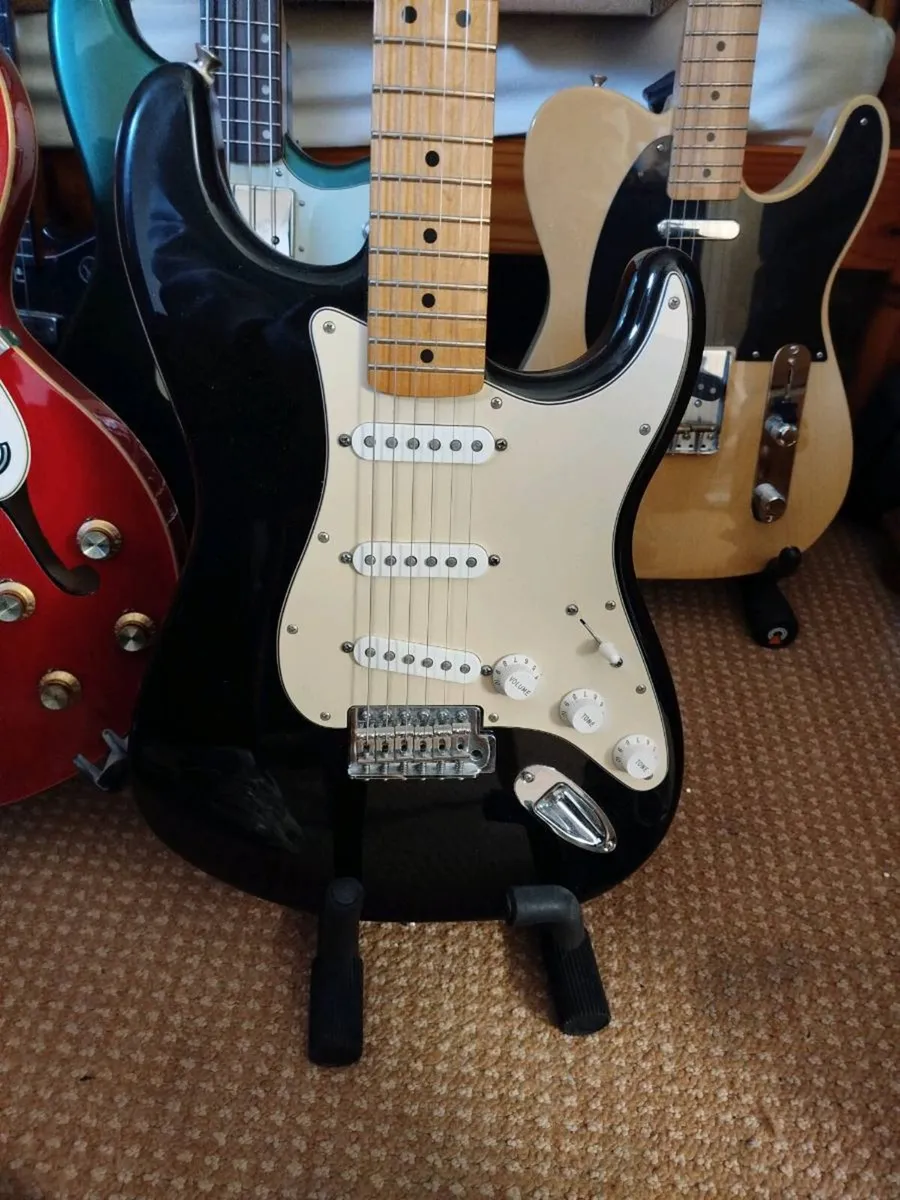 Fender Stratocaster - Image 2