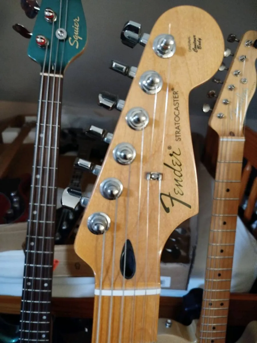 Fender Stratocaster - Image 3