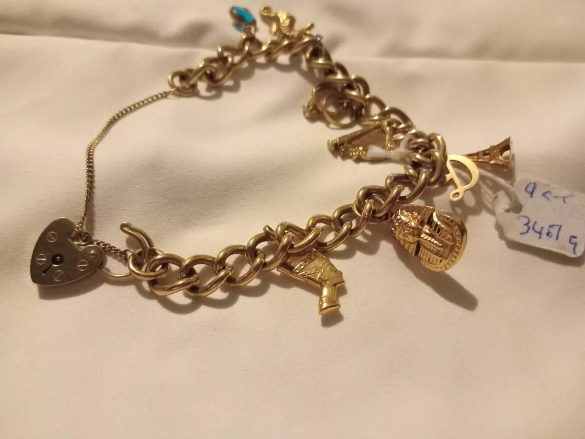 9ct charm bracelet - Image 1