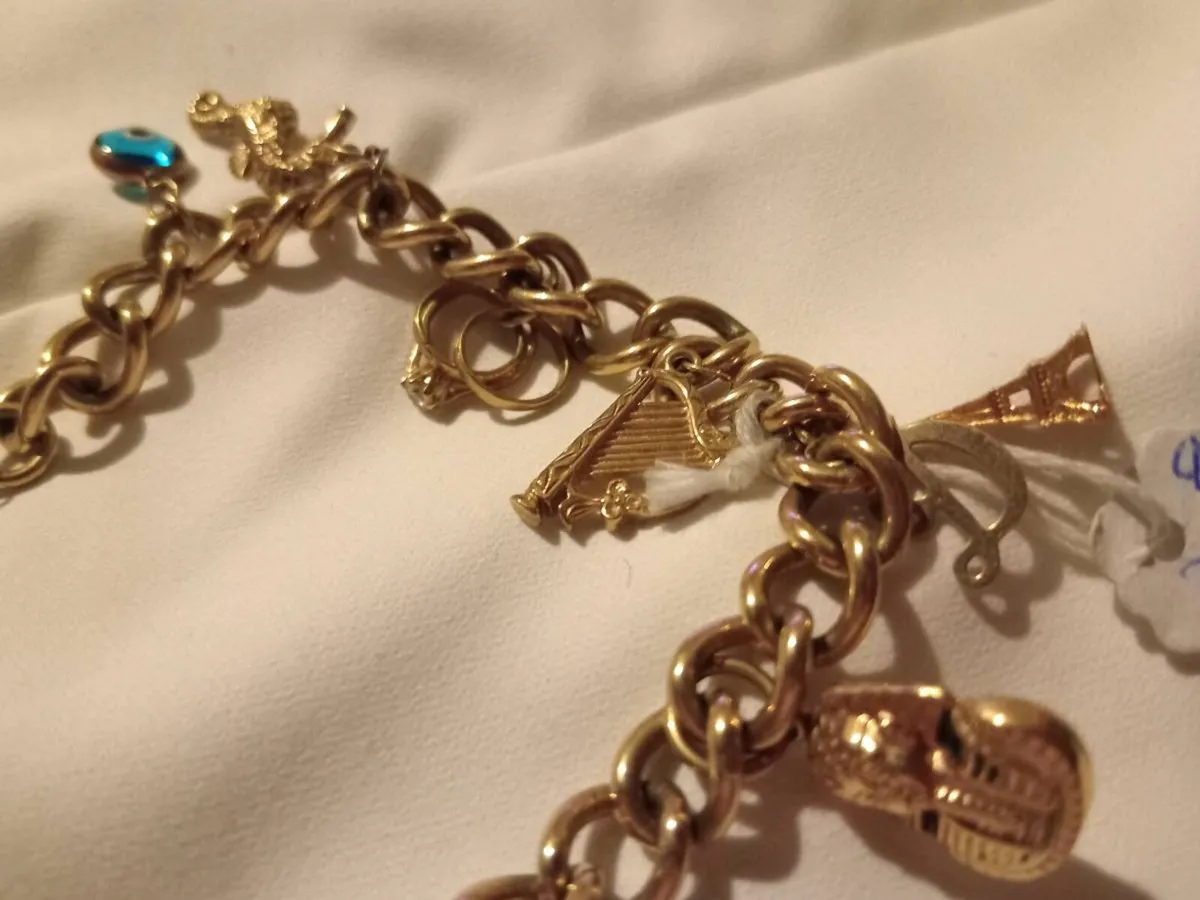 9ct charm bracelet - Image 3