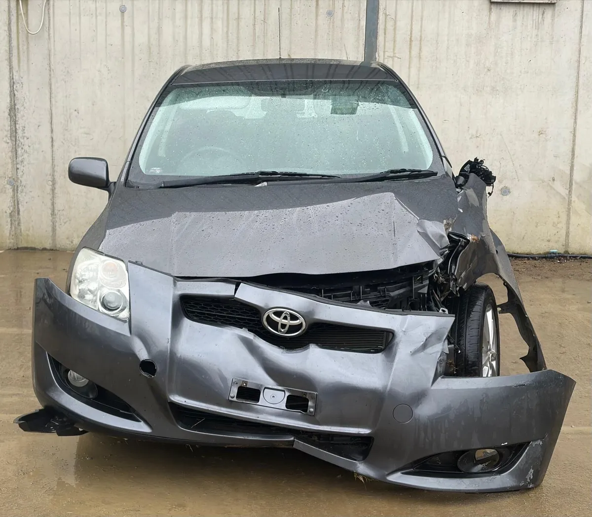 09 Toyota Auris parts - Image 1