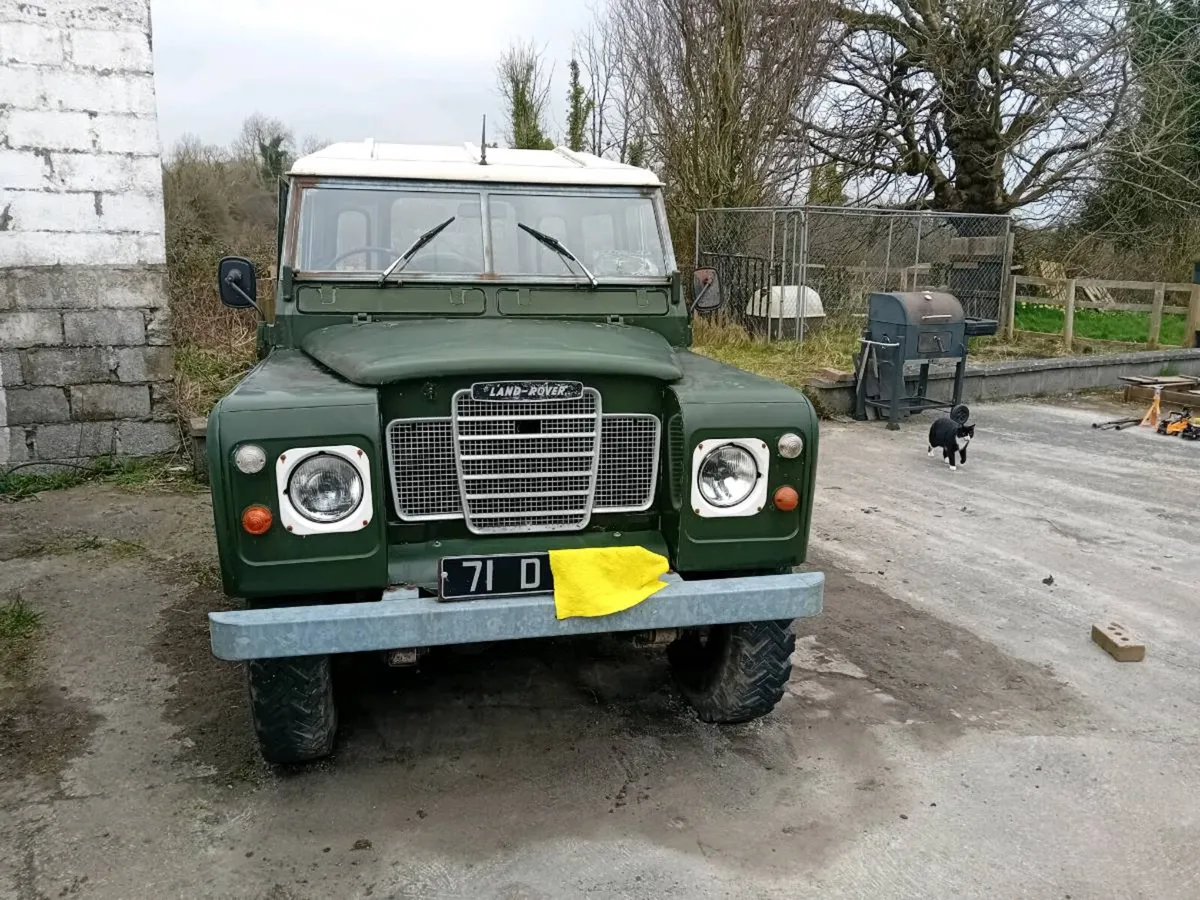 Land rover - Image 1