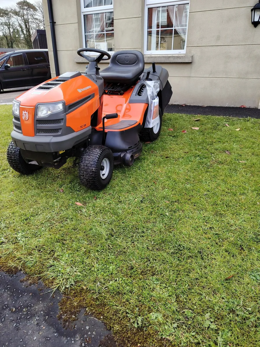 Husqvarna ride on lawnmower - Image 1
