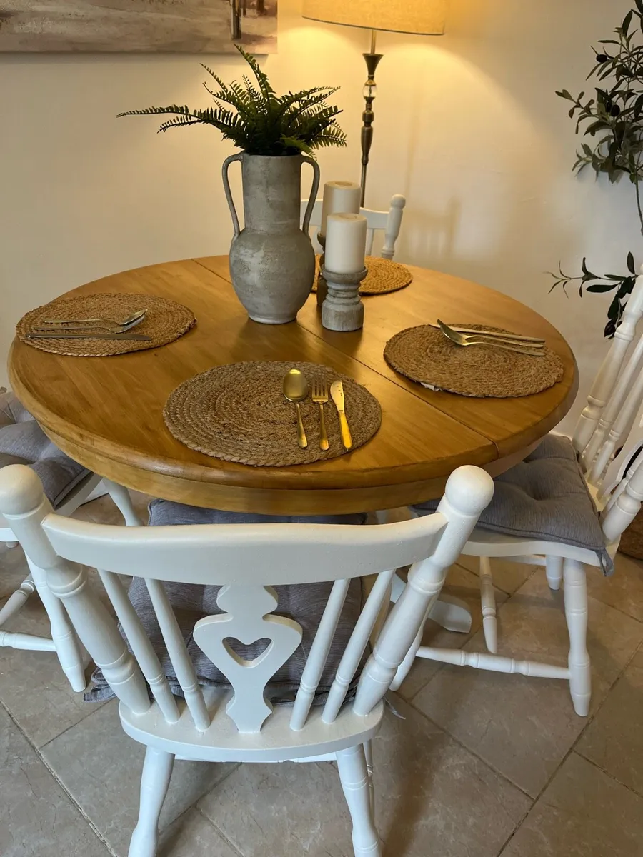 Extendable Table and chairs - Image 2