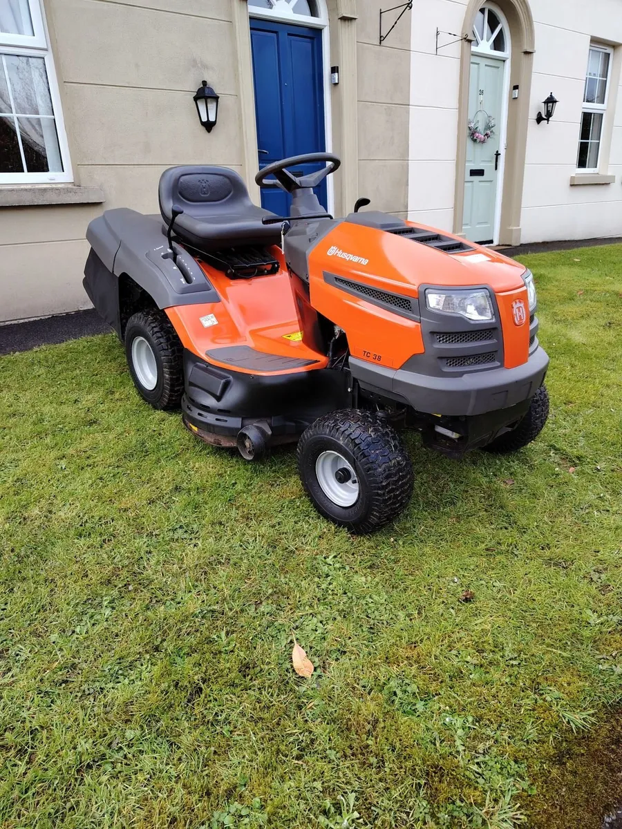 Husqvarna ride on lawnmower - Image 2