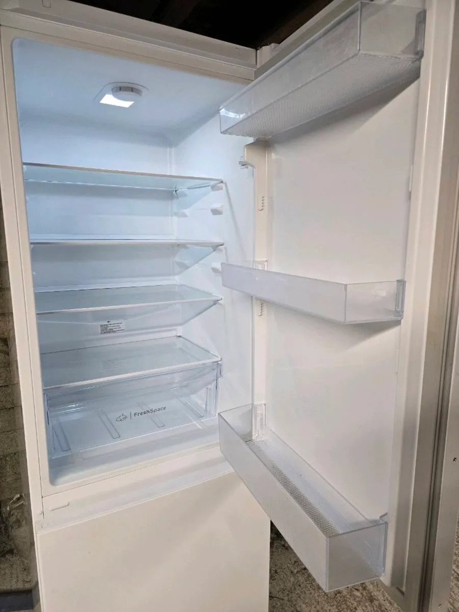 Indesit fridge freezer - Image 2