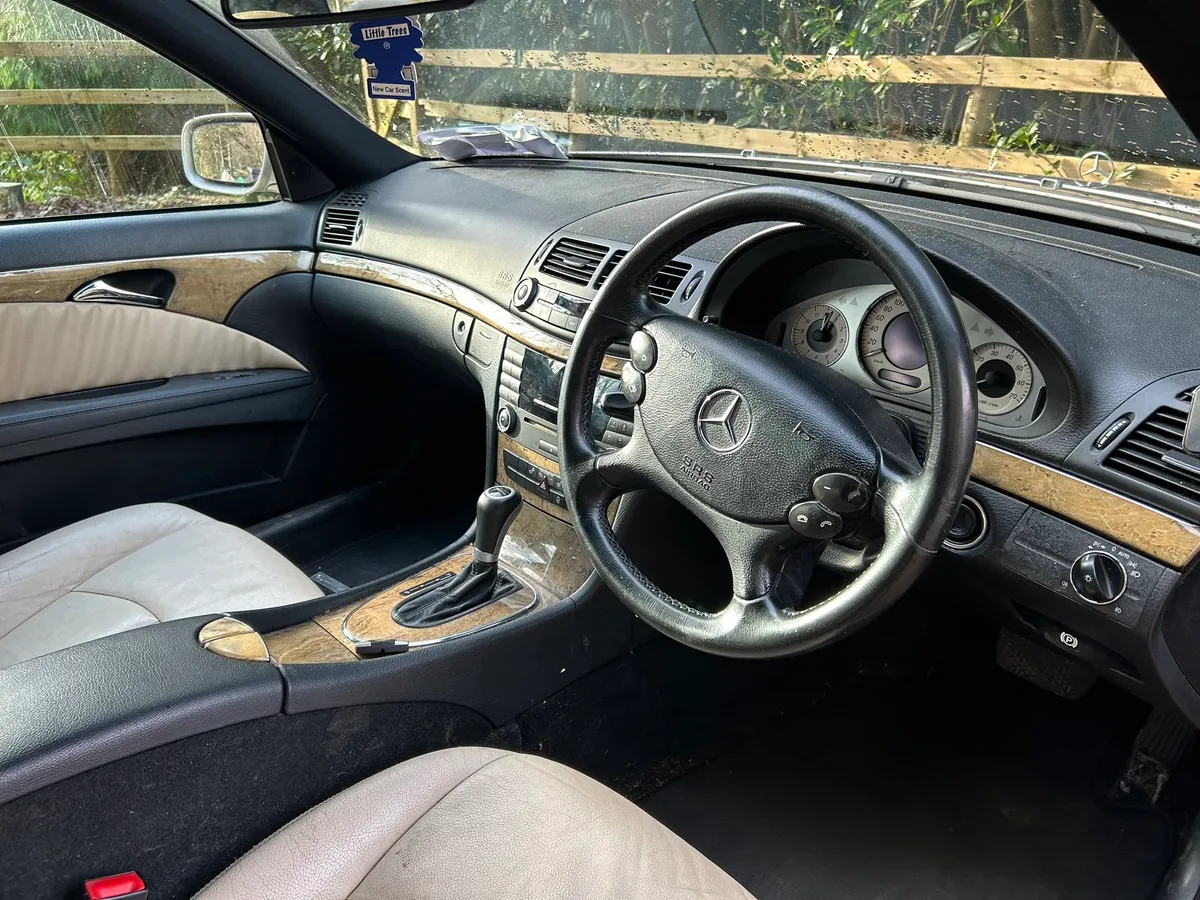 Mercedes e200 - Image 2