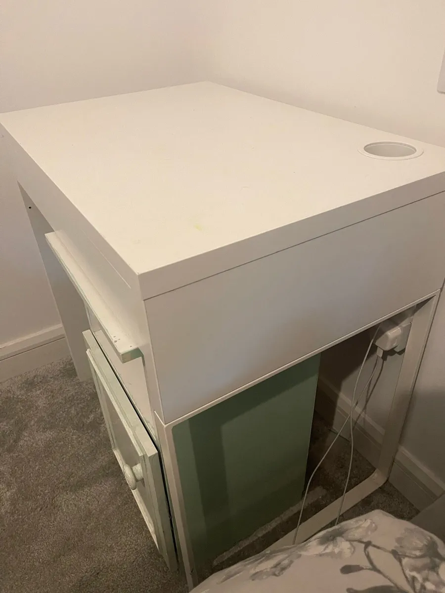 Office desk, chair and bedside table - Image 3