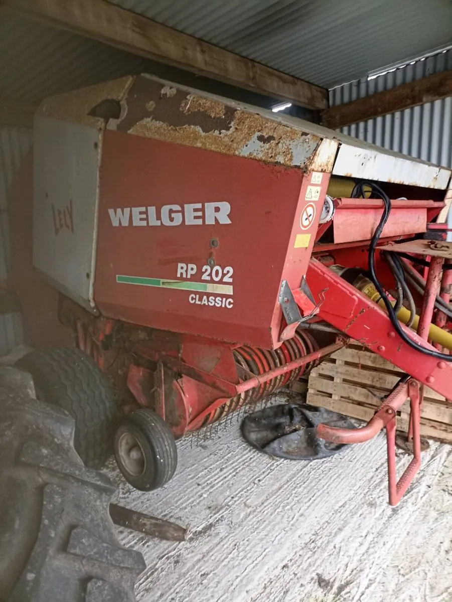 Round baler - Image 1