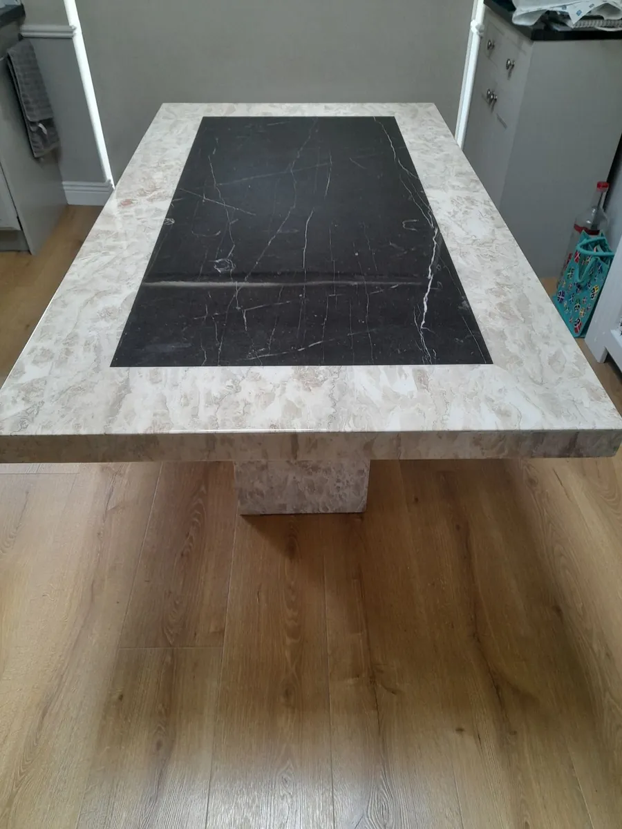 Marble table - Image 1