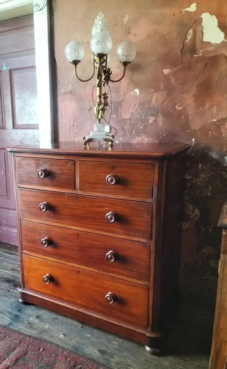 Victorian mahogany Chest of Drawers with moulded t - Image 1