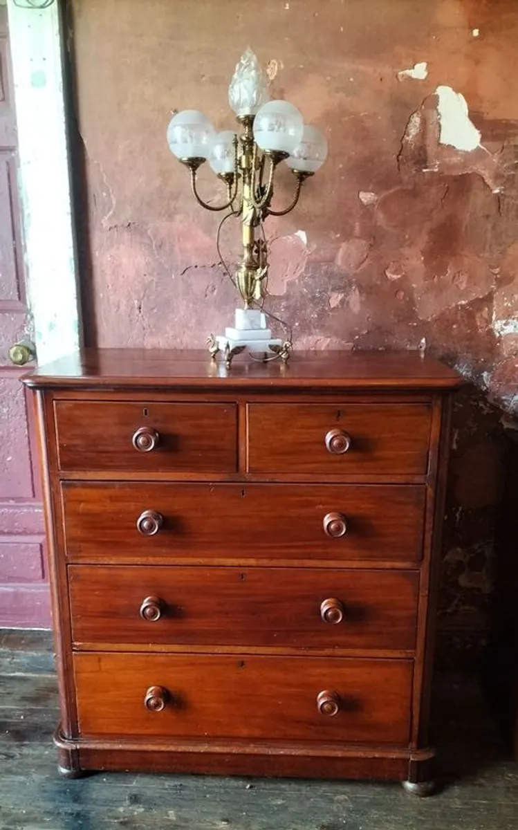 Victorian mahogany Chest of Drawers with moulded t - Image 2